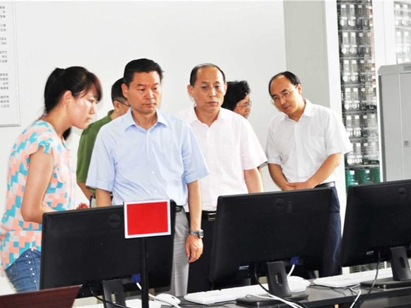 张晋生教授陪同陕西省教育厅原厅长李兴旺在开云视察指导