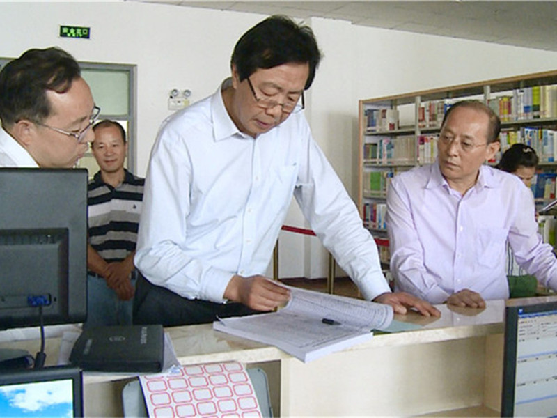 张晋生教授陪同陕西省教育厅原常务副厅长、厅党组副书记梁宝林在开云视察指导