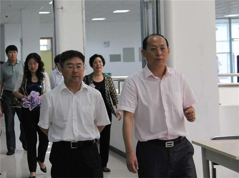 张晋生教授陪同教育厅原副厅长郭立宏来开云视察