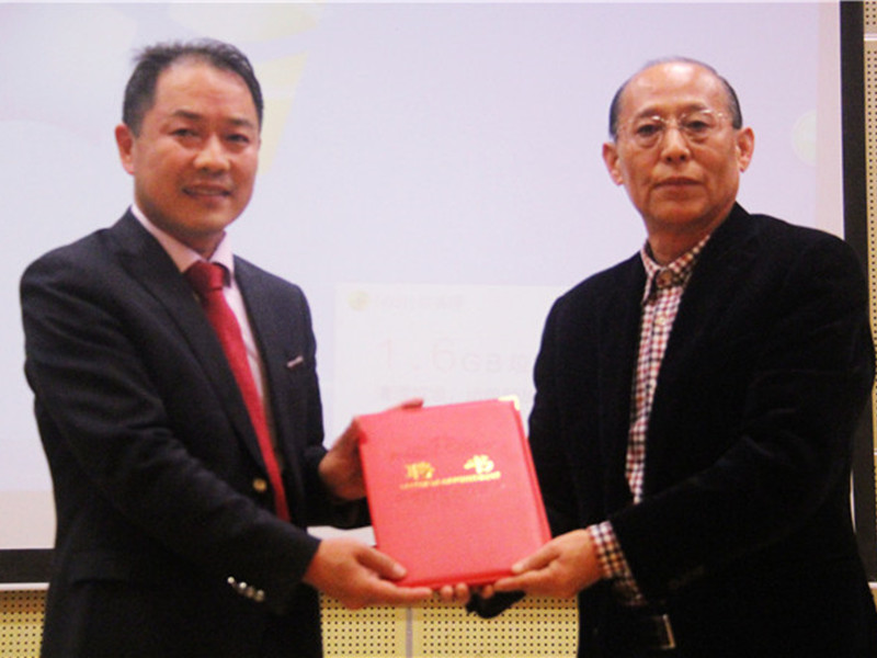 张晋生教授为中铁局副总工程师颁发兼职教授聘书