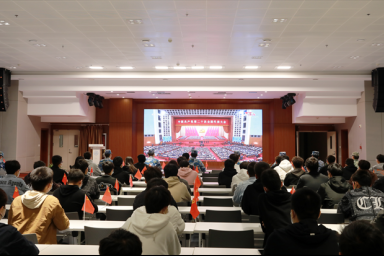 开云师生热切关注二十大召开