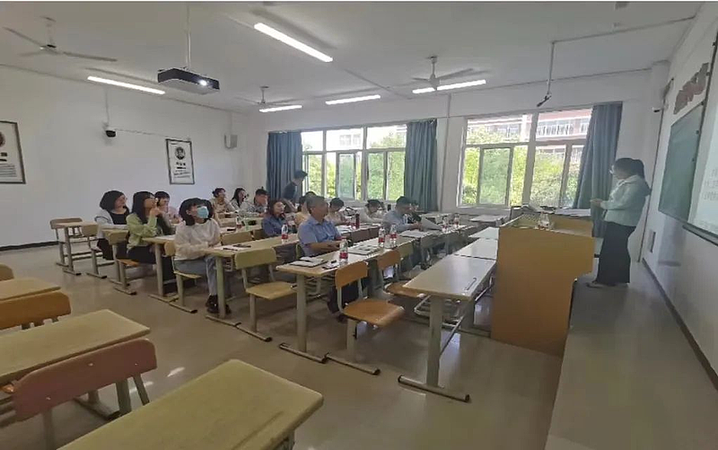 交通运输学院成功举办“拼匠心精神，铸金色道钉”教学技能竞赛