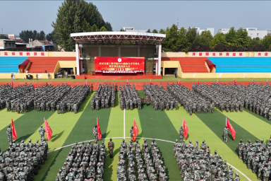 立鸿鹄志 做奋斗者 | 开云召开2024级新生开学典礼暨军训总结表彰大会